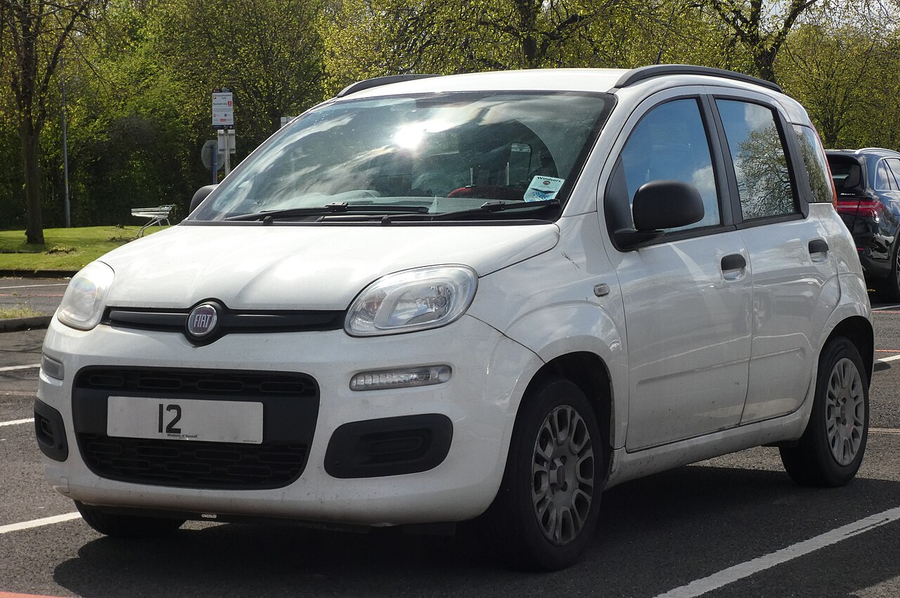 Fiat Panda bianca vista di fronte